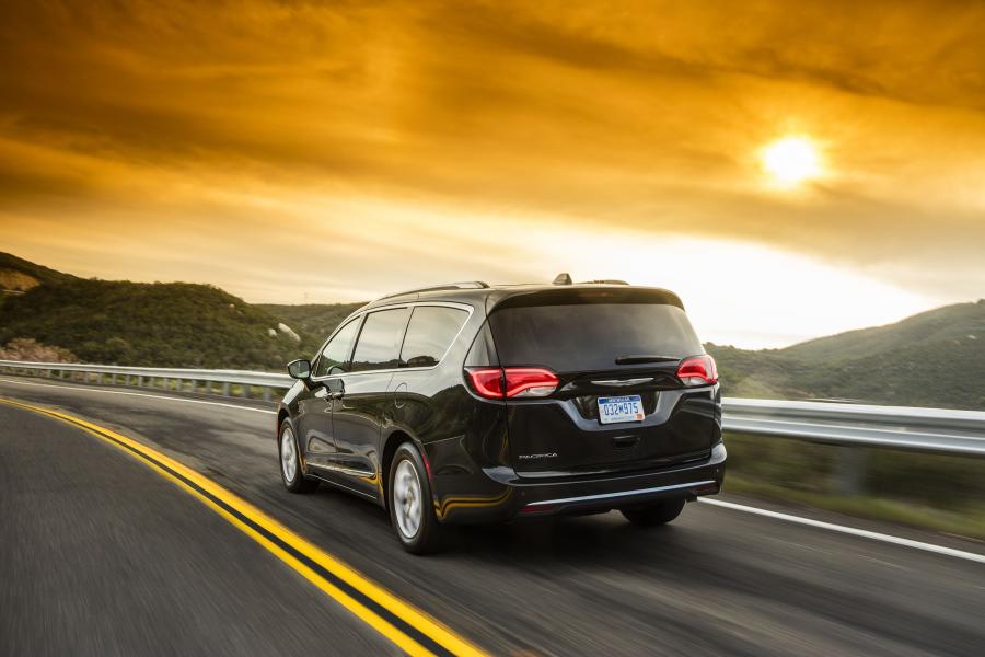  Chrysler Pacifica Touring-L Plus 2016 года  (фото 6 из 7)
